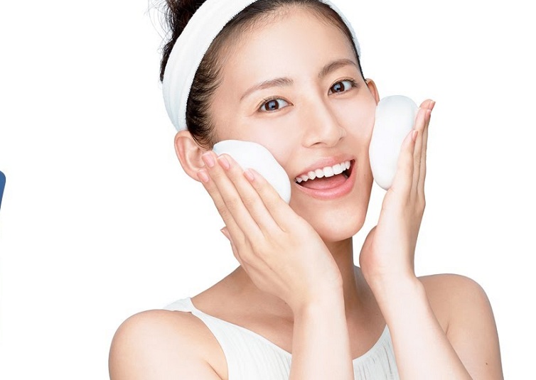 Tại sao phải tạo bọt trước khi rửa mặt?