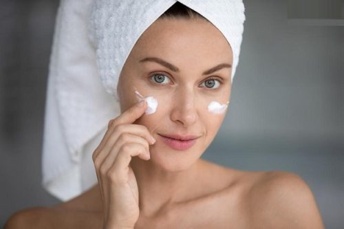 KEM DƯỠNG VÀ KEM DƯỠNG ẨM KHÁC NHAU NHƯ THẾ NÀO