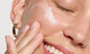 SỬ DỤNG KEM DƯỠNG ẨM PHỤC HỒI DA NHƯ THẾ NÀO ĐỂ ĐẠT HIỆU QUẢ