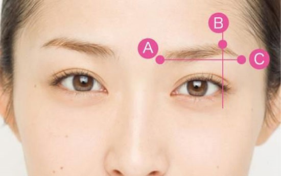 Dáng lông mày phù hợp với mặt tròn