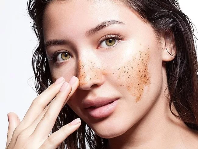 Hướng dẫn tẩy tế bào chết cho da mụn đúng cách
